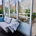 Charming Sunroom With Panorama View ランダーズ