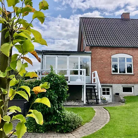 Charming Sunroom With Panorama View *