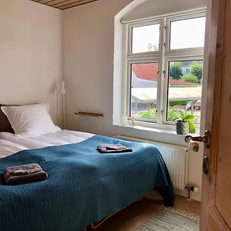 Charming Sunroom With Panorama View *