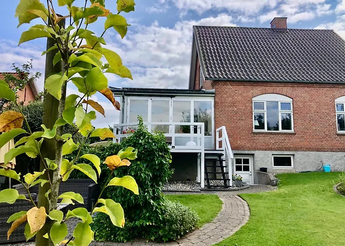 Charming Sunroom With Panorama View *