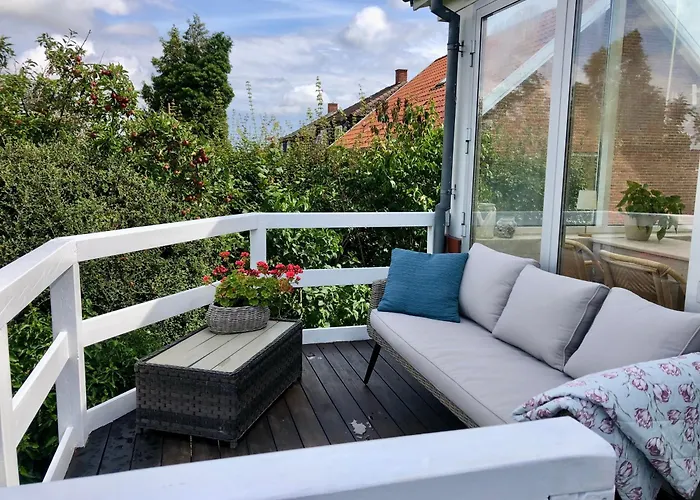 Charming Sunroom With Panorama View * Randers